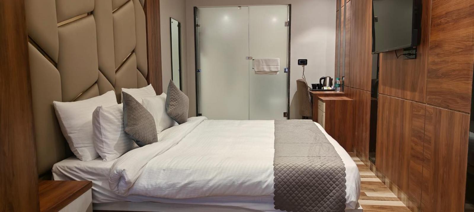 Hotel Golden Peacock หริทวาร ภายนอก รูปภาพ