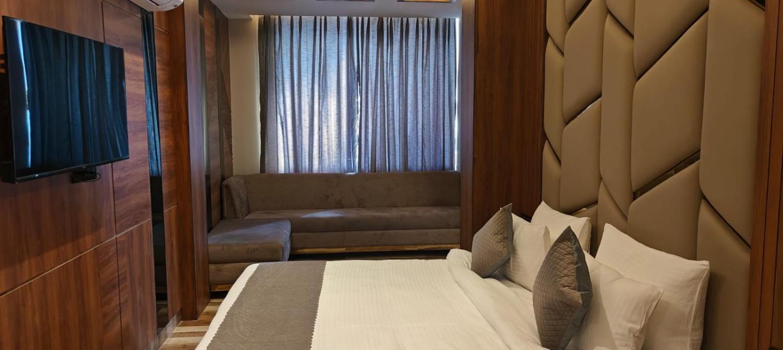 Hotel Golden Peacock หริทวาร ภายนอก รูปภาพ