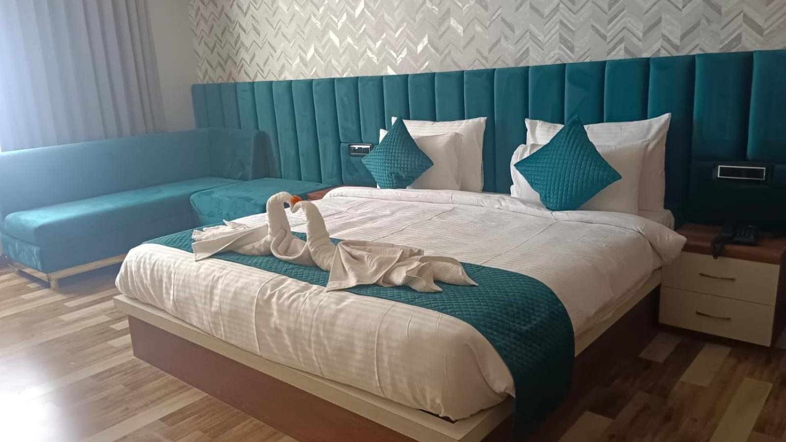 Hotel Golden Peacock หริทวาร ภายนอก รูปภาพ